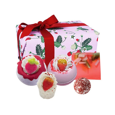 Bomb Cosmetics Strawberry Feels Forever Gift Pack