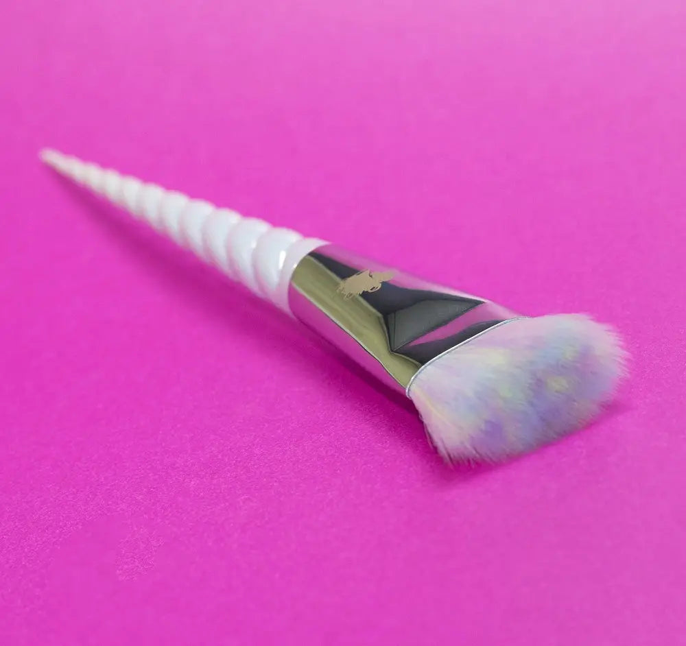 Unicorn Cosmetics 035 Chisel Cheeks Contour Powder Brush - The Beauty Store